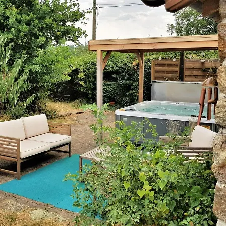 Tranquil Holiday Home In Moureuille With Infrared Sauna Vakantiehuis *