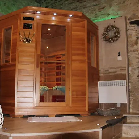 Tranquil Holiday Home In Moureuille With Infrared Sauna Vakantiehuis *