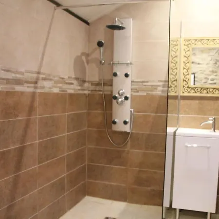 Tranquil Holiday Home In Moureuille With Infrared Sauna Vakantiehuis
