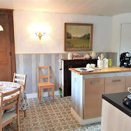 Vakantiehuis Tranquil Holiday Home In Moureuille With Infrared Sauna *