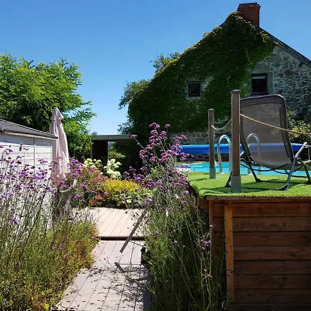 Tranquil Holiday Home In Moureuille With Infrared Sauna Vakantiehuis