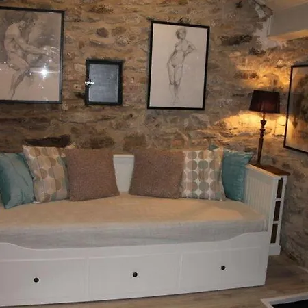 Tranquil Holiday Home In Moureuille With Infrared Sauna *